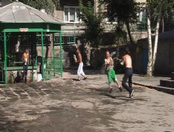 Su savaşıyla serinliyorlar